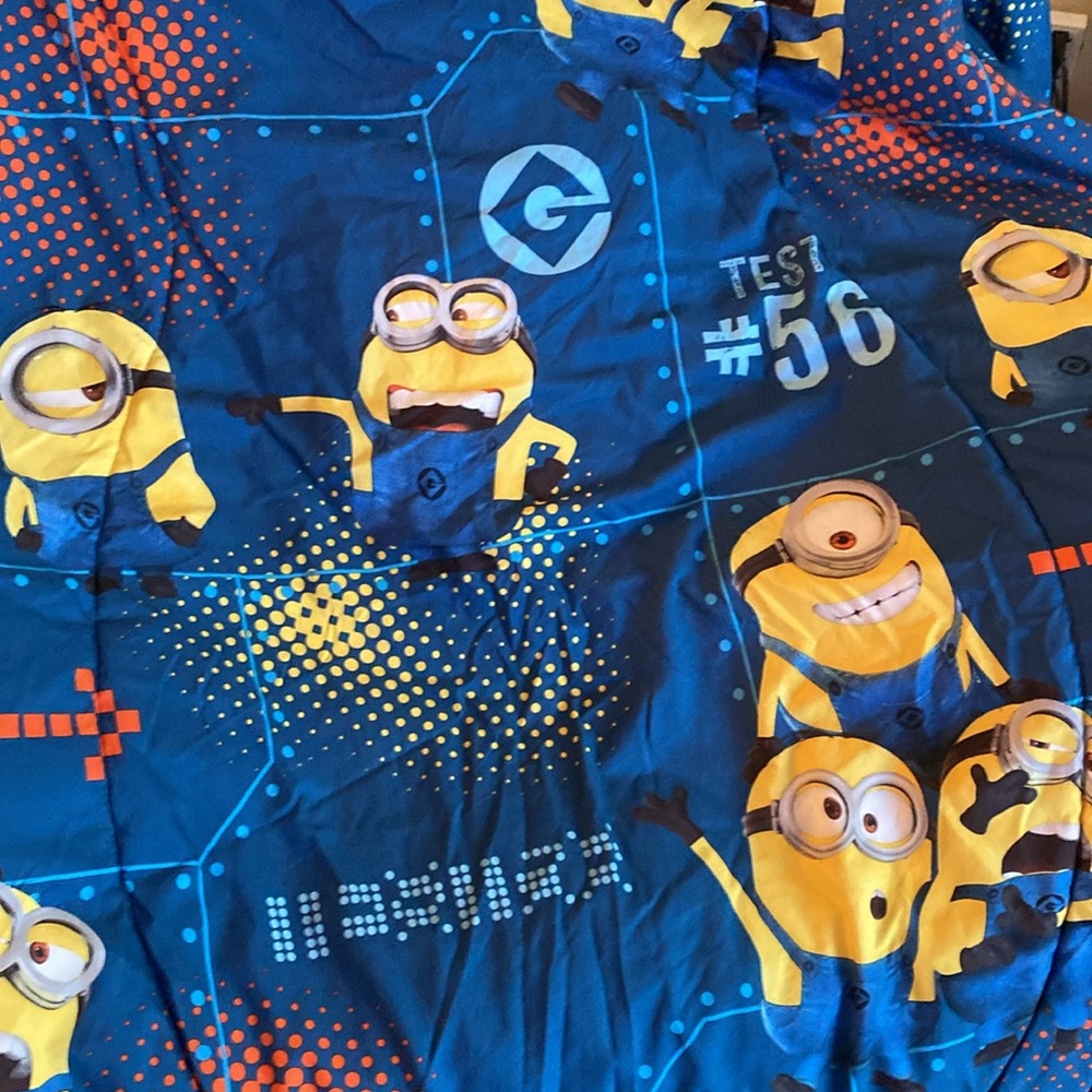 Minions, twin comforter reversible.  now 30 percent.  off. - Picture 3 of 8